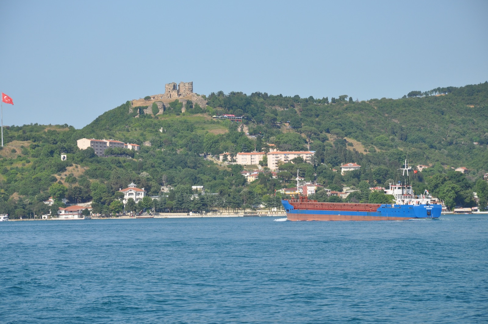 Anadolu Kavağı: Wo der Bosporus fast endet, die Stadt ruhiger wird und eine byzantinische Festung über dem Schwarzen Meer wacht