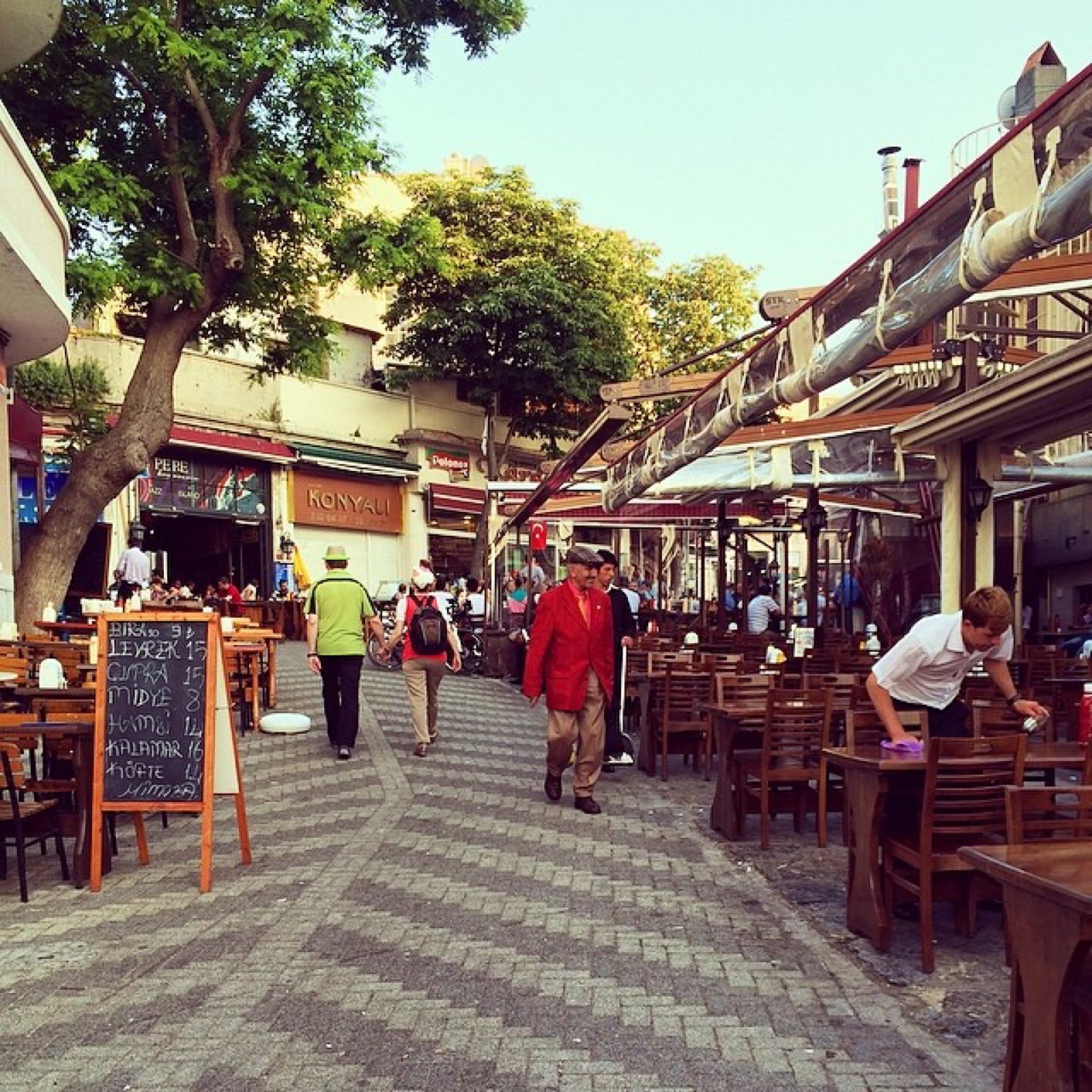 Büyükada und die Prinzeninseln: Verbannte Prinzen, Holzvillen, Strände und warum du für diesen Ausflug wirklich früh losfahren solltest