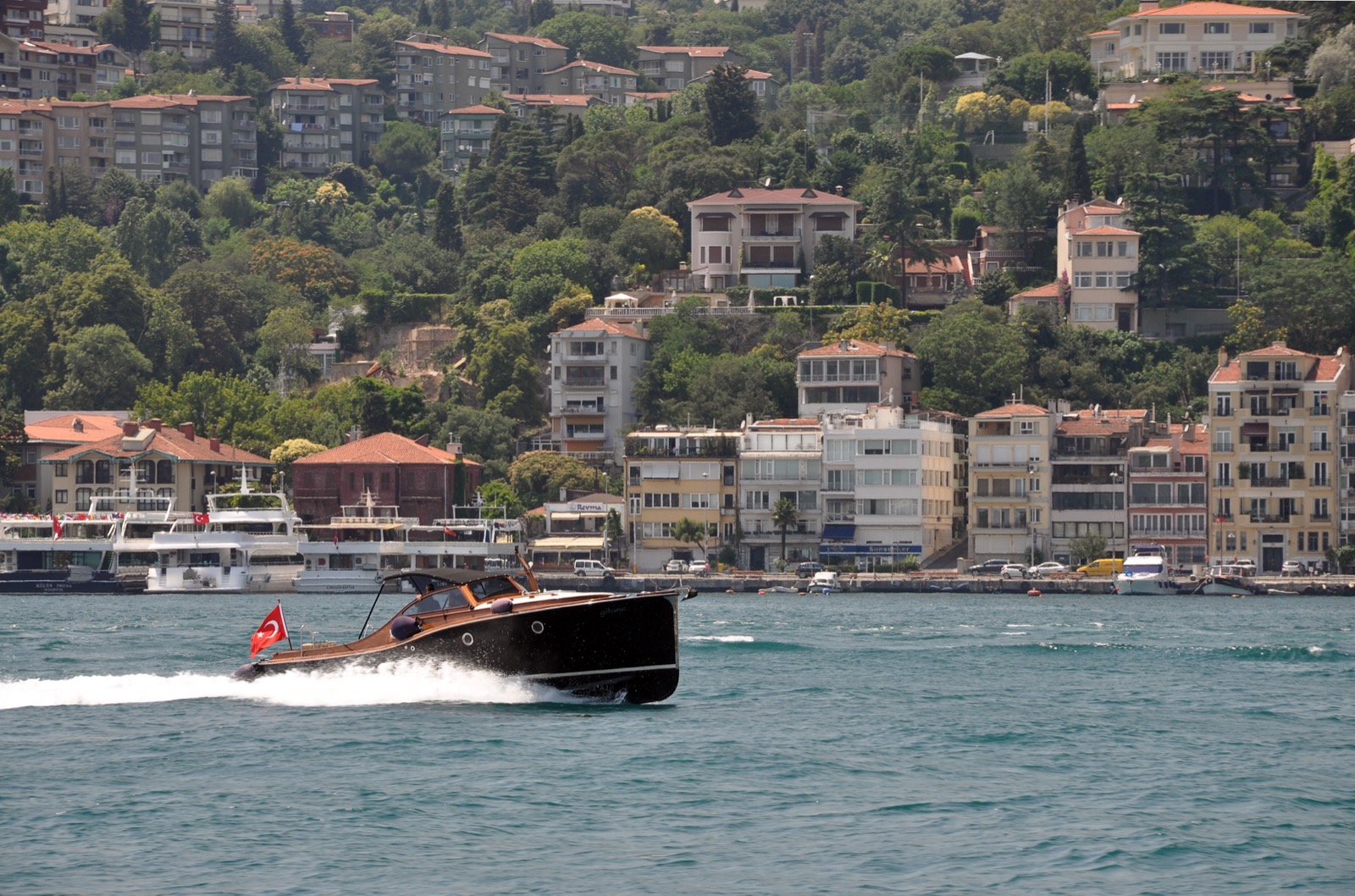 Arnavutköy: Warum eines der schönsten Bosporusdörfer nach Albanien benannt ist – und trotzdem griechisch geprägt wurde