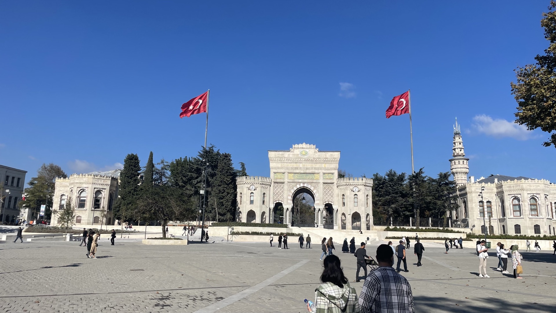 Beyazıt-Platz: Forum des Theodosius, erster osmanischer Palast und das Tor einer Universität, die ganze Generationen geprägt hat