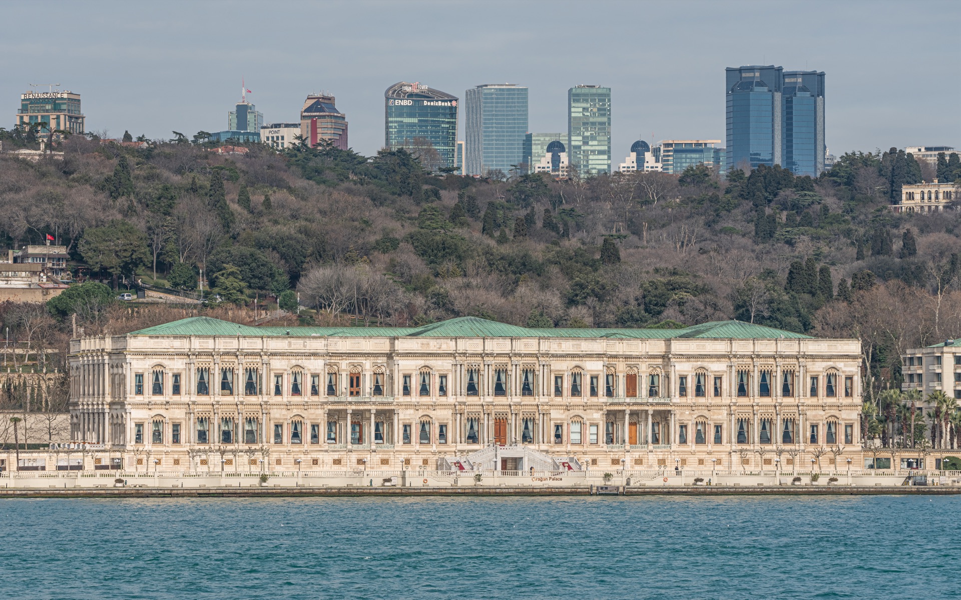 Çırağan-Palast: Sultan für 93 Tage, jahrelanger Hausarrest, ein Großbrand – und heute Luxushotel