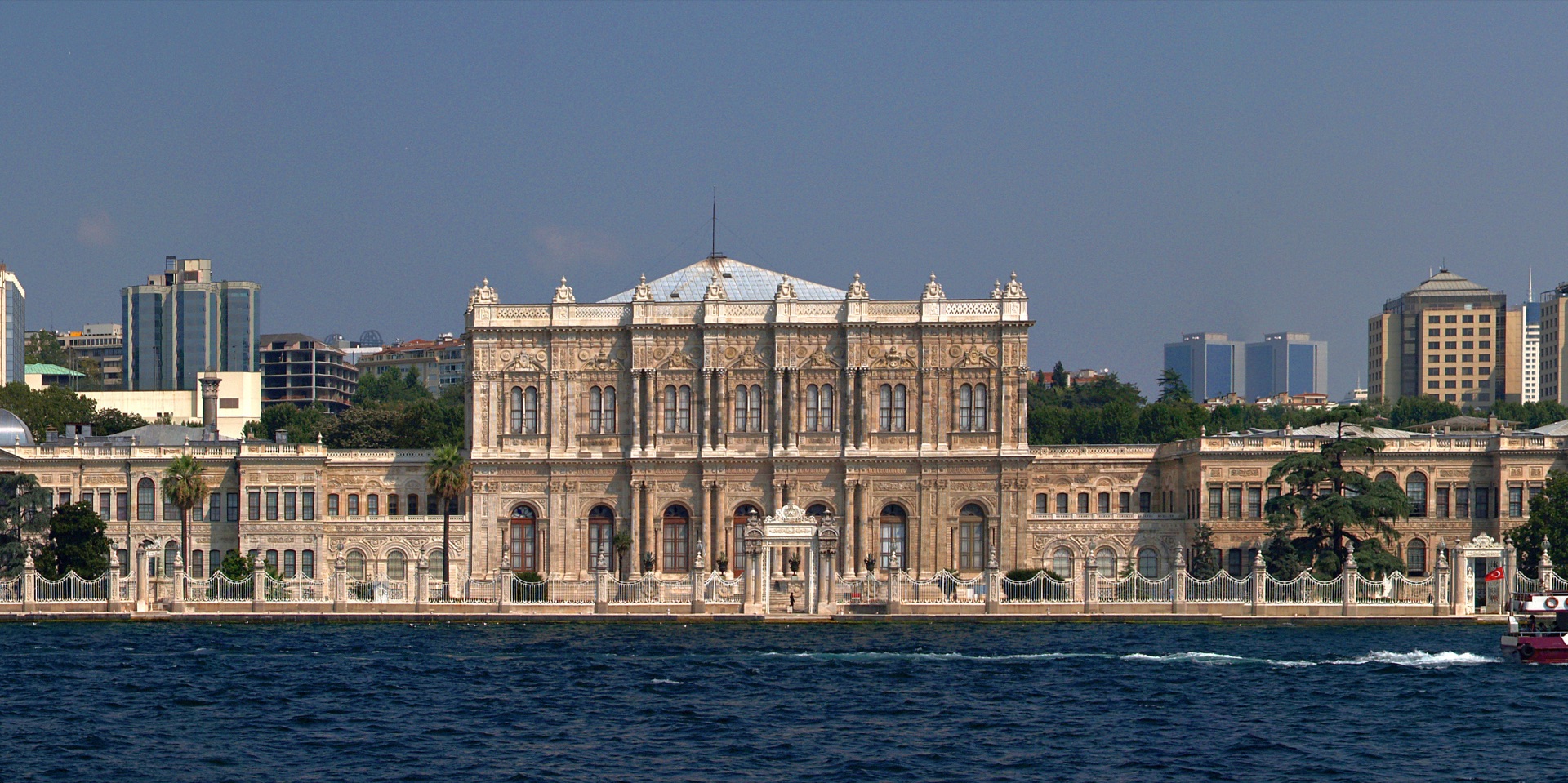 Dolmabahçe-Palast: Warum das Osmanische Reich Topkapı verließ und plötzlich am Bosporus residierte