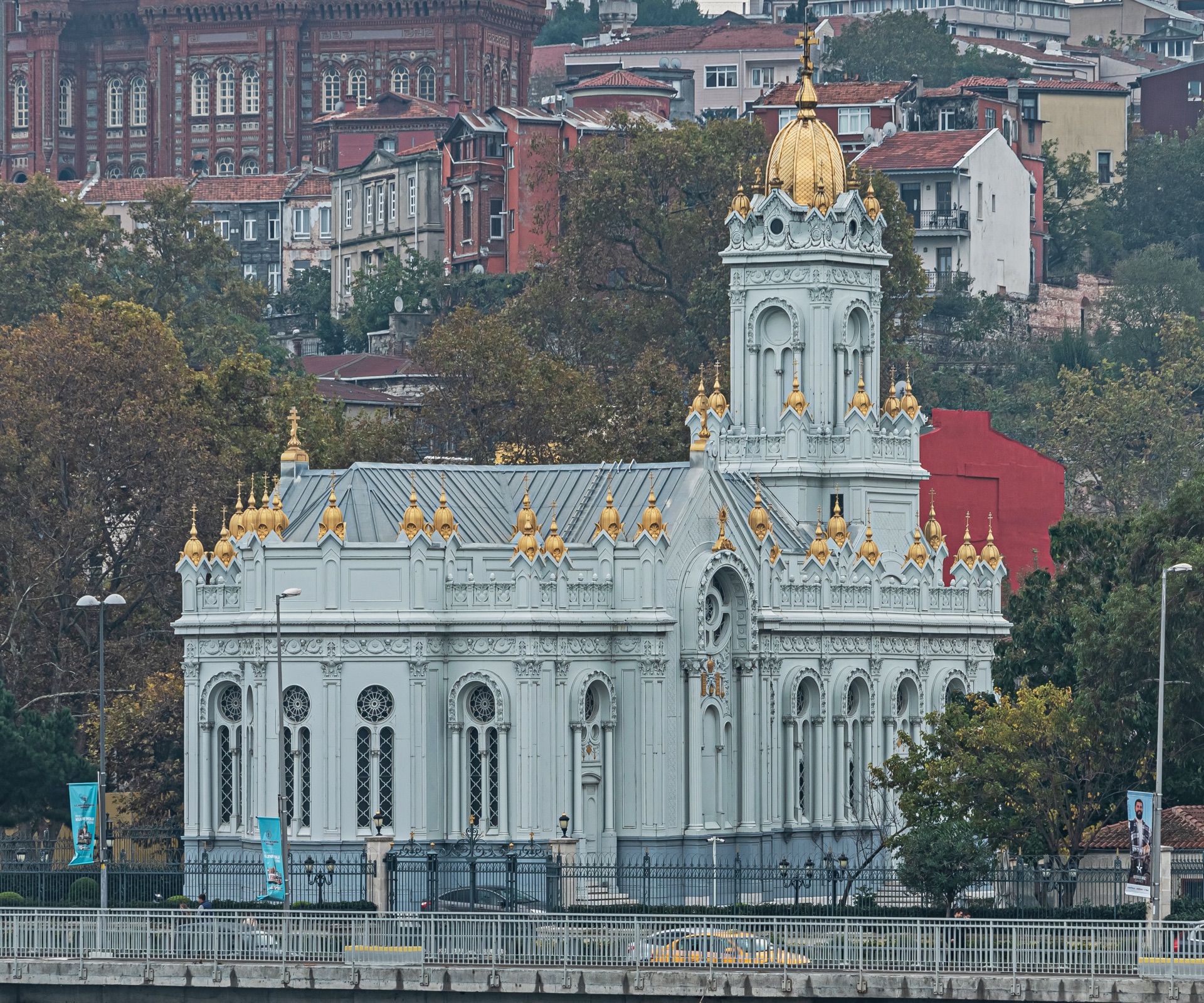 Die Eisenkirche am Goldenen Horn: In Wien vorgefertigt, nach Istanbul verschifft und als bulgarische Kirche wieder zusammengesetzt
