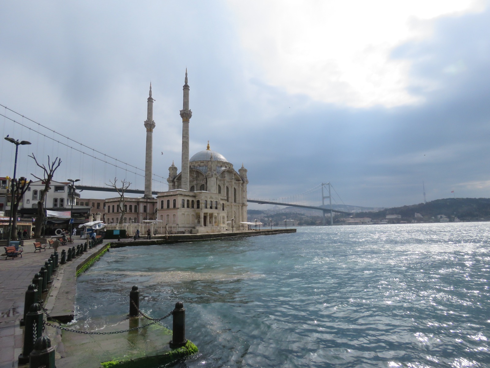 Ortaköy-Ufer: Kumpir, Kunsthandwerk und der Bosporus-Blick, den jeder kennt, ohne den Namen zu wissen