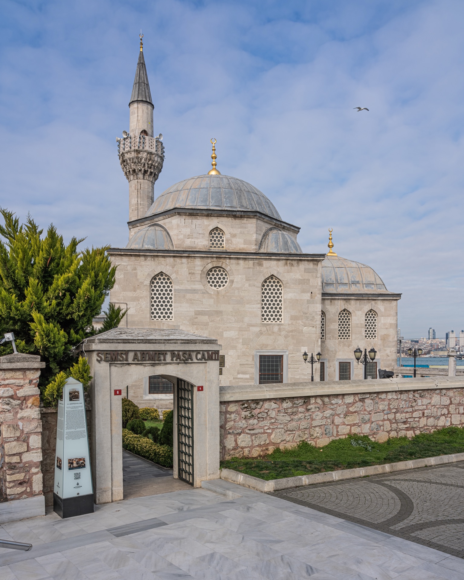 Şemsi-Paşa-Moschee: Sinans kleinste Bosporus-Inszenierung und die Legende vom Vogel, der niemals aufs Dach sitzt