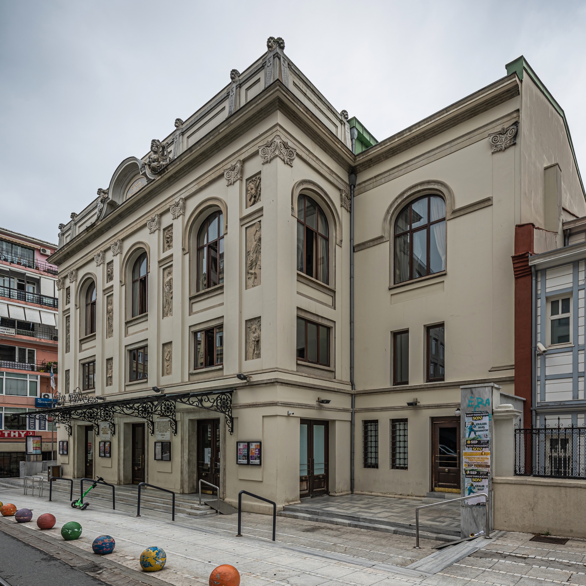 Süreyya Operası: 1927 als Opernhaus gebaut, achtzig Jahre fast nie als Oper genutzt – und dann doch noch zu seinem ursprünglichen Zweck zurückgekehrt